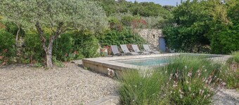 Authentic Provençal farmhouse with pool in the Drôme Provençale, La Garde-Adhémar