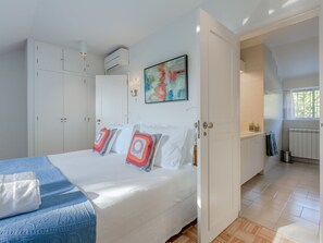 4 chambres, fer et planche à repasser, Wi-Fi, draps fournis