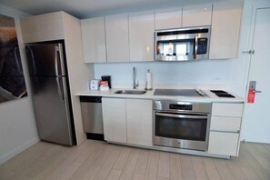 Private kitchen - Ocean & Bay View Residence 1 Bed 1 Bath @ Beachwalk (Hallandale Beach)