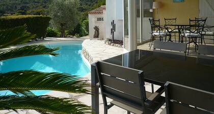 A 800m mer,jolie villa provençale,au calme,piscine,jardin dans le Golf St.Tropez