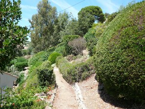 Property grounds - 800m from the sea, pretty Provencal villa, quiet, swimming pool, garden in the Golf St. Tropez (Roquebrune-Sur-Argens)