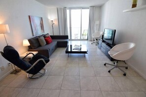 House | Living area - Incredible 2 Bed 2 Bath On The Beach @Tides (Hollywood)
