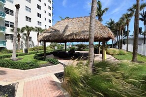 Property grounds - Tides-5q (Hollywood)