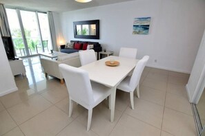 House | 1 bedroom, desk, free WiFi - Tides-5q (Hollywood)