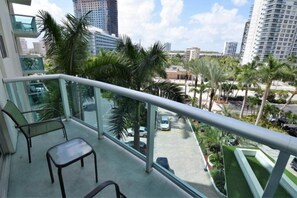 Terrace/patio - Tides-5q (Hollywood)