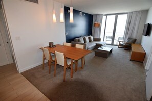 Condo (BW-2707A) | In-room dining