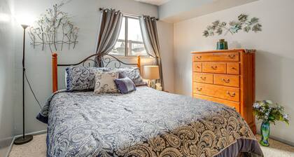 Near Red Rocks, Hiking & Skiing: Kittredge Condo!