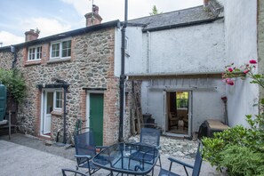 Outdoor dining - Robins Brook, Porlock (Porlock)
