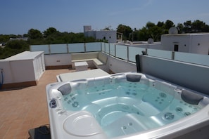 Bain à remous extérieur
