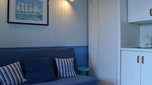 Unclassified image, 3 of 22, button - Cozy Beachfront Studio with Pool, Parking, and Terrace in Saint Cyprien (Saint-Cyprien)