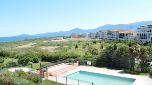 Unclassified image, 2 of 22, button - Cozy Beachfront Studio with Pool, Parking, and Terrace in Saint Cyprien (Saint-Cyprien)