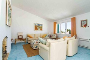 电视、壁炉、办公室