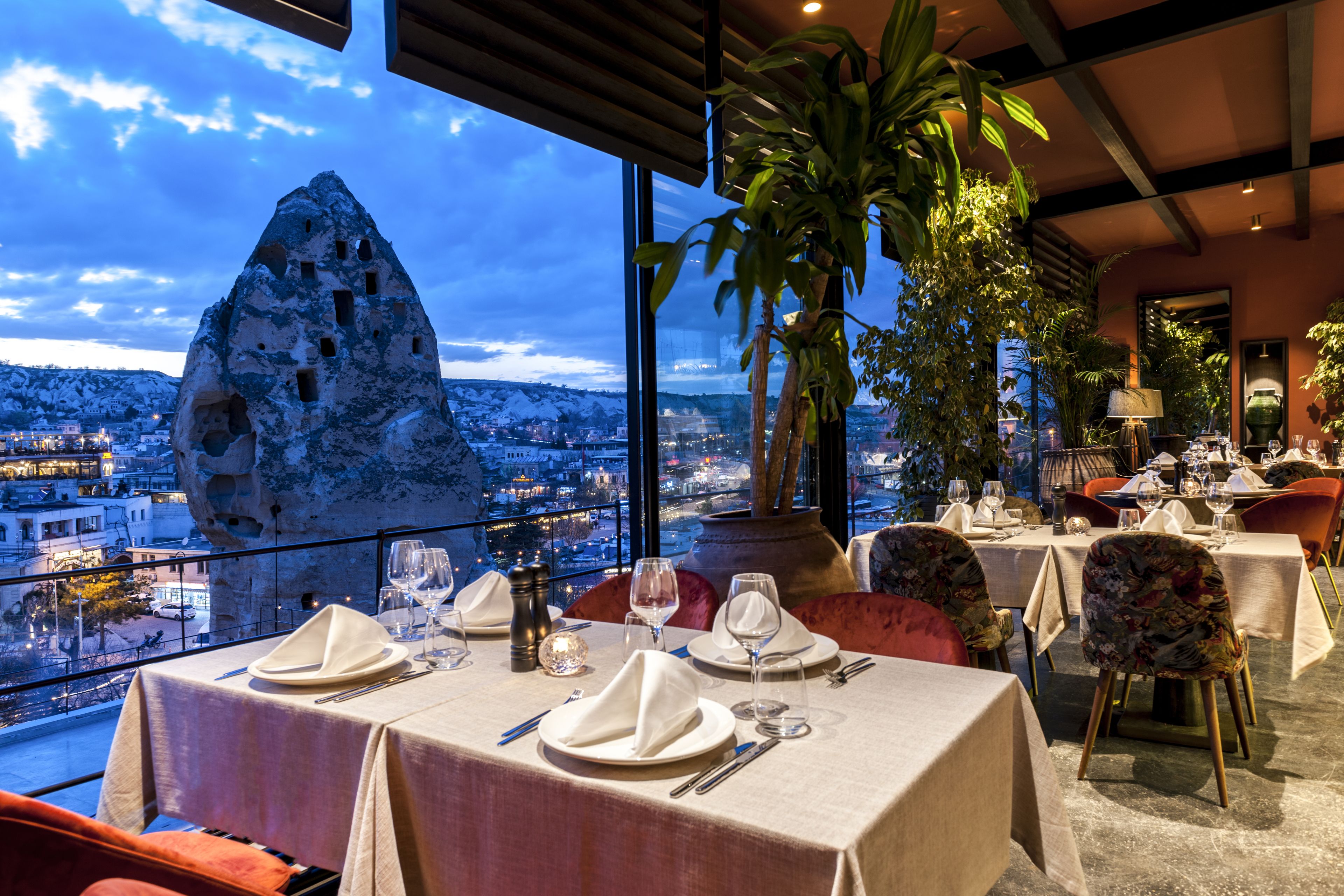 Petit déjeuner, déjeuner et dîner servis sur place