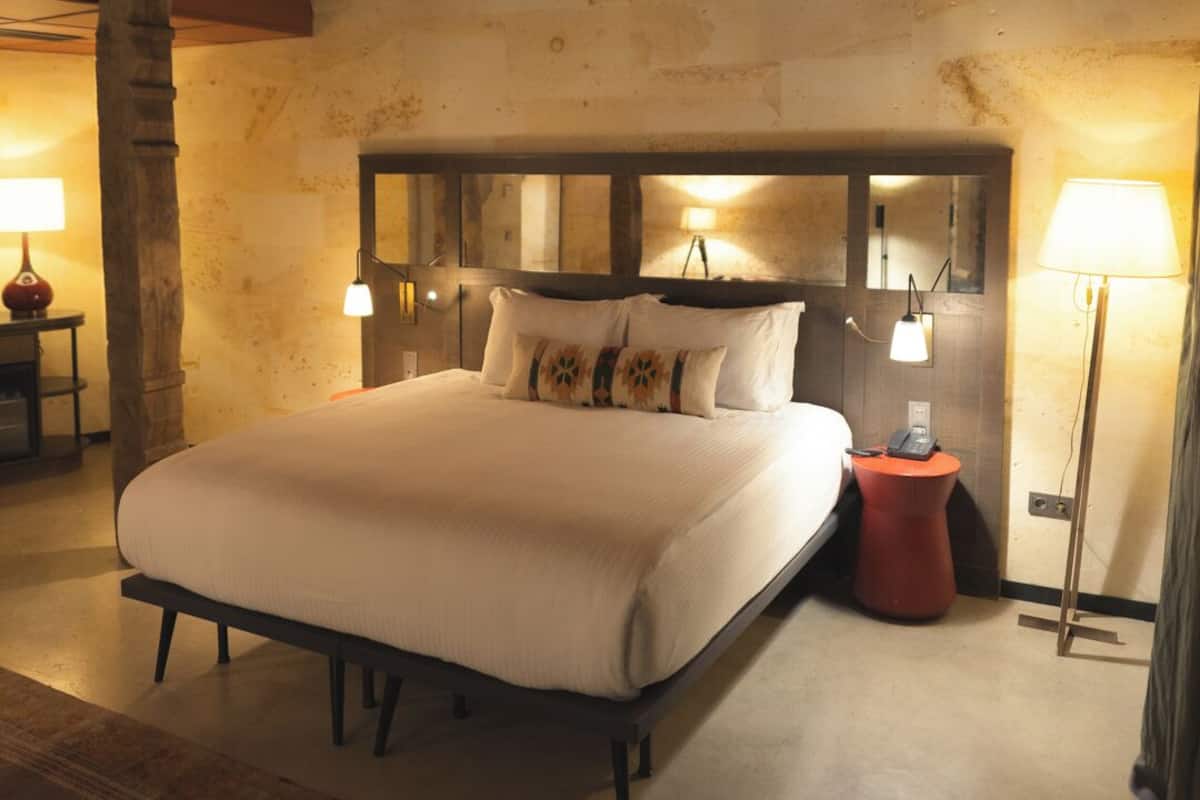  Deluxe with Bathtub | 高档床上用品、迷你吧、客房内保险箱、隔音