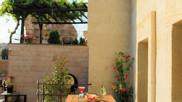 Superior with Terrace | Terrasse/patio