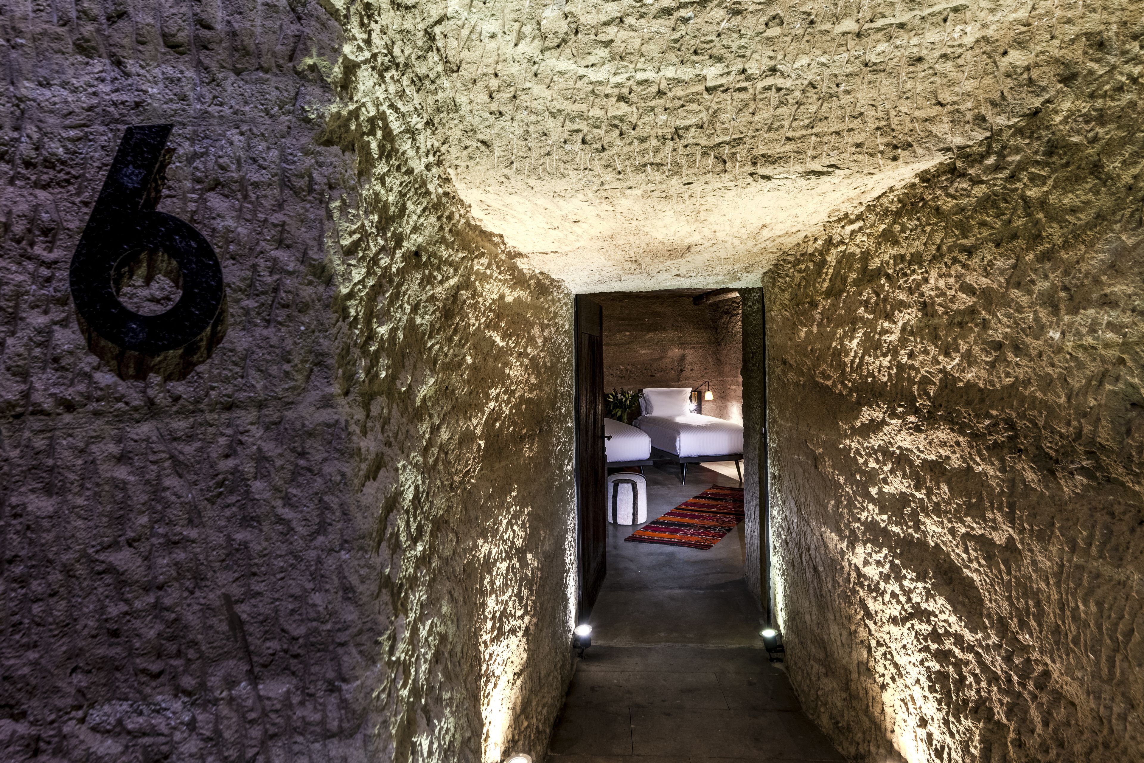 Cave Deluxe | 高档床上用品、迷你吧、客房内保险箱、隔音