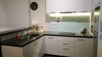 Køleskab, mikrobølgeovn