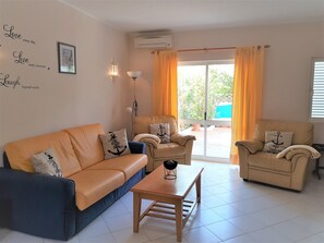 TV, fireplace, DVD player, books