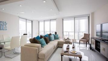 House (BW-1902) | Living area | Flat-screen TV