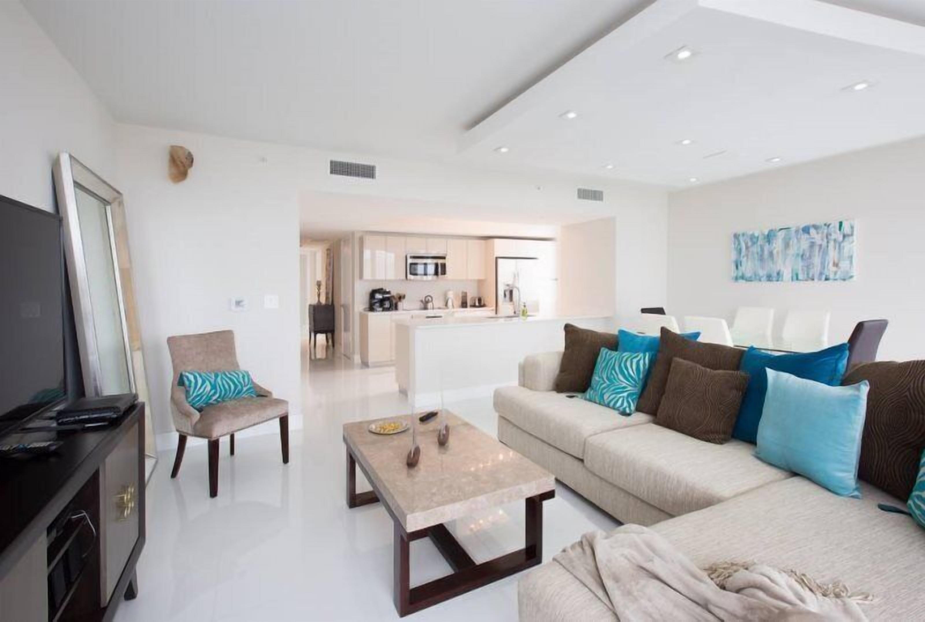 House (BW-1902) | Living area | Flat-screen TV