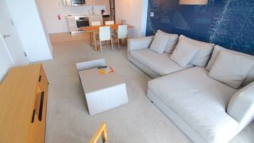 Condo (BW-2606) | Living room | Flat-screen TV