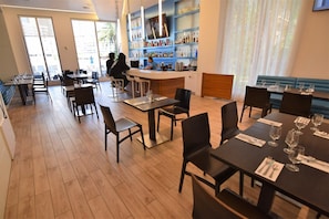 Apartment (BW-2007A) | Restaurant