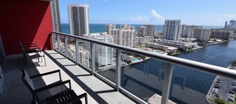 Stuning Ocean View 3 Bed 3 Bath Across The Beach @ Beachwalk