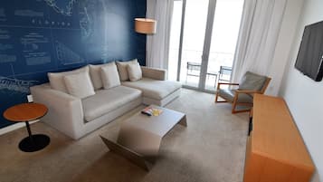 Condo (BW-2007) | Living area | Flat-screen TV