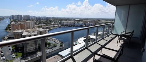 Condo (BW-2007) | Balcón