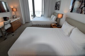 House | 2 bedrooms, free WiFi - Superb Ocean, Bay & Skyline View Residence 2 Bed 2 Bath @ Beachwalk Resort (Hallandale Beach)