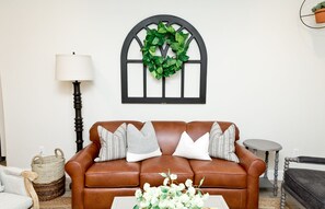 TV, DVD player - 🐄The Farm House 🐄 POOL IS OPEN!!! (Washington)