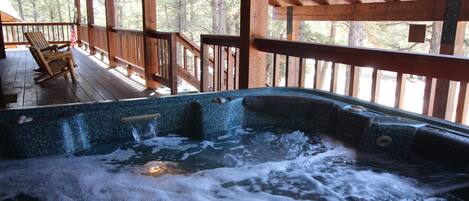 Tina de hidromasaje al aire libre