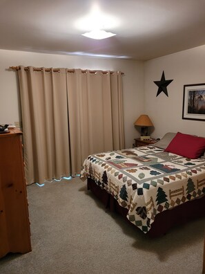 4 bedrooms, iron/ironing board, free WiFi, bed sheets