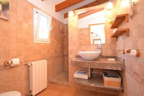 Bathtub, hair dryer, towels