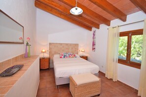 5 bedrooms, in-room safe, iron/ironing board, free WiFi