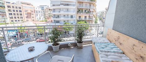 تناول الطعام بالخارج