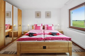 2 bedrooms, travel crib