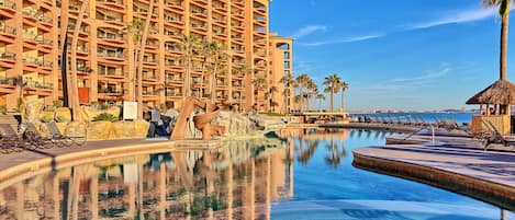 Een verwarmd zwembad