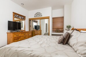 1 bedroom, iron/ironing board, free WiFi, bed sheets - Sonoran Sea E 409 Vitamin Sea Escape Gem Oceanfront Condo (Puerto Peñasco)