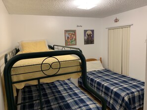 4 Schlafzimmer, Zimmersafe, Bügeleisen/Bügelbrett, WLAN