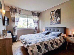 3 bedrooms, iron/ironing board, WiFi, bed sheets