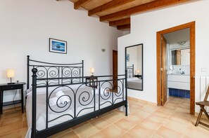 3 bedrooms, free WiFi, bed sheets - YourHouse Escull (Colonia de Sant Pere)