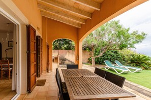 Outdoor dining - YourHouse Escull (Colonia de Sant Pere)