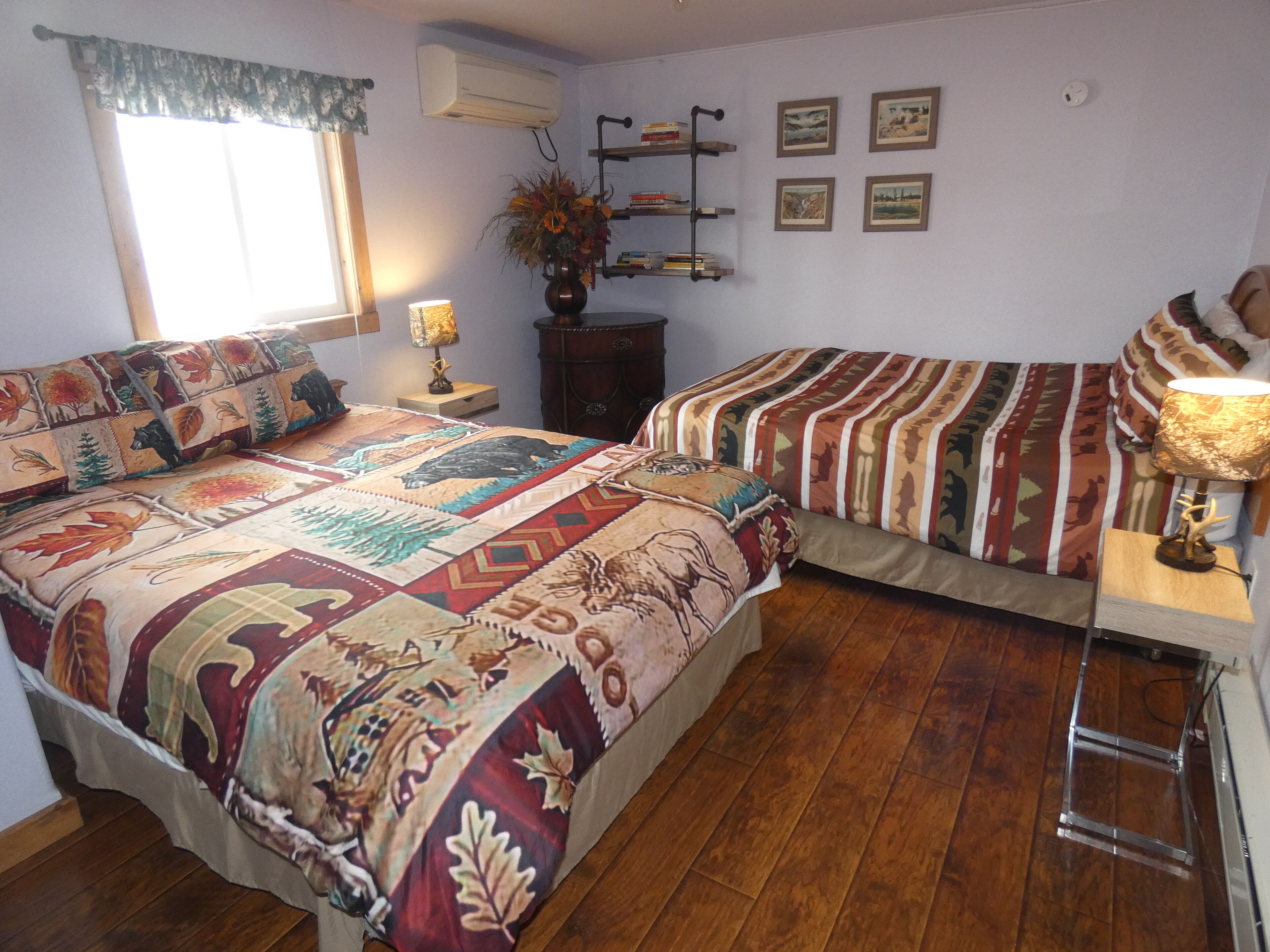 Yellowstone Two Bed Studio Just One Mile From Yellowstone's Main Entrance