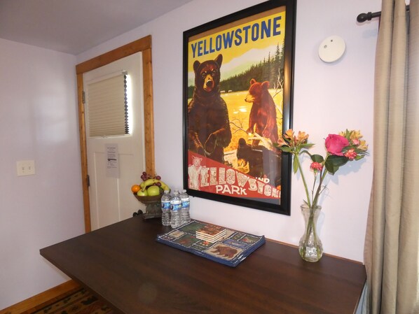 Interior - Yellowstone Two Bed Studio Just One Mile From Yellowstone's Main Entrance (West Yellowstone)