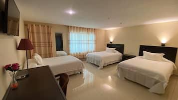 Executive Triple Room, Multiple Beds, Non Smoking | 1 bedroom, premium bedding, down comforters, pillowtop beds