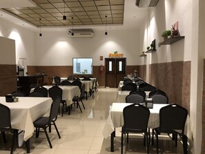 Se sirven desayunos, cenas y cocina local e internacional 