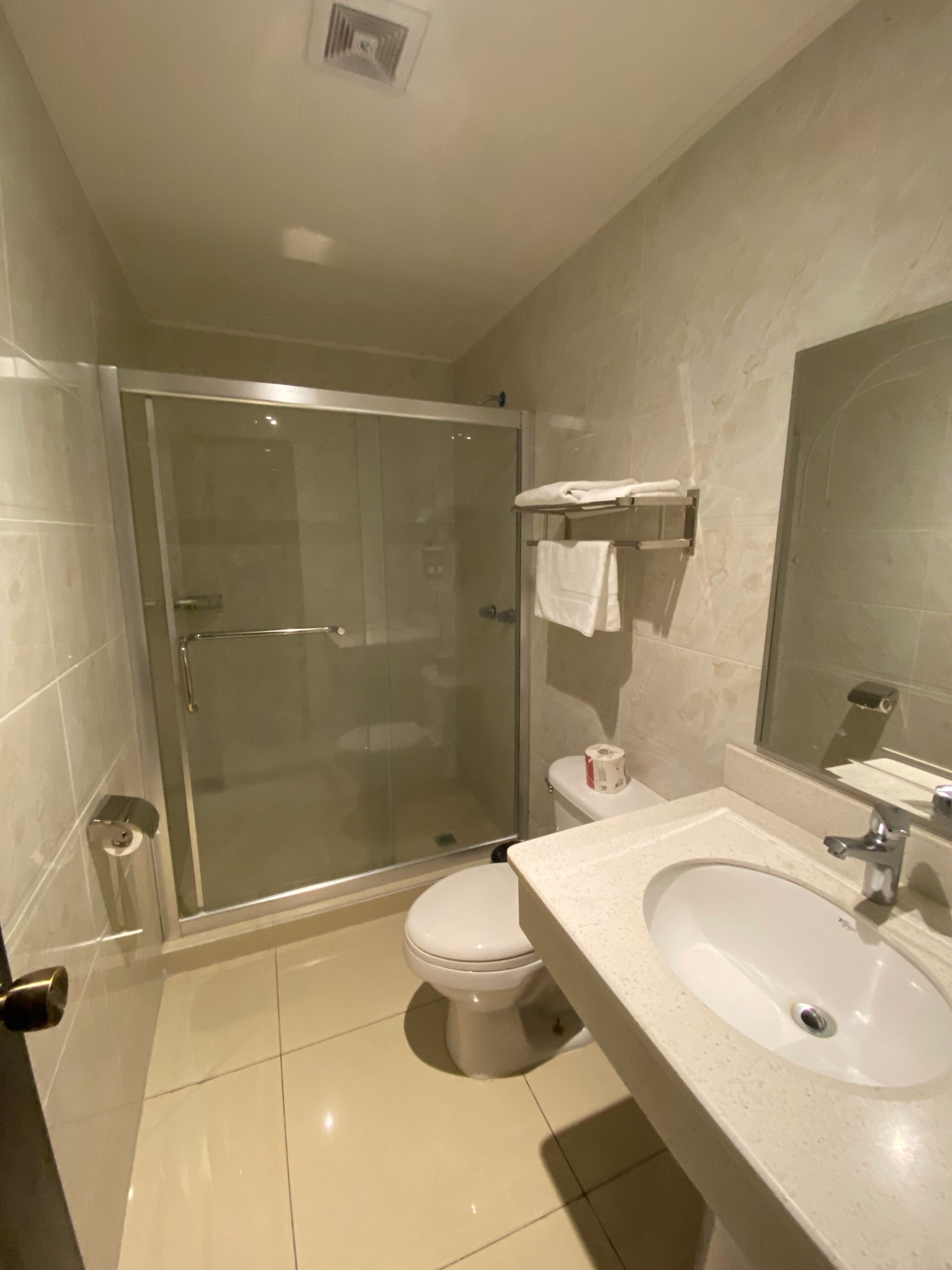 shower, rainfall showerhead, free toiletries, hair dryer