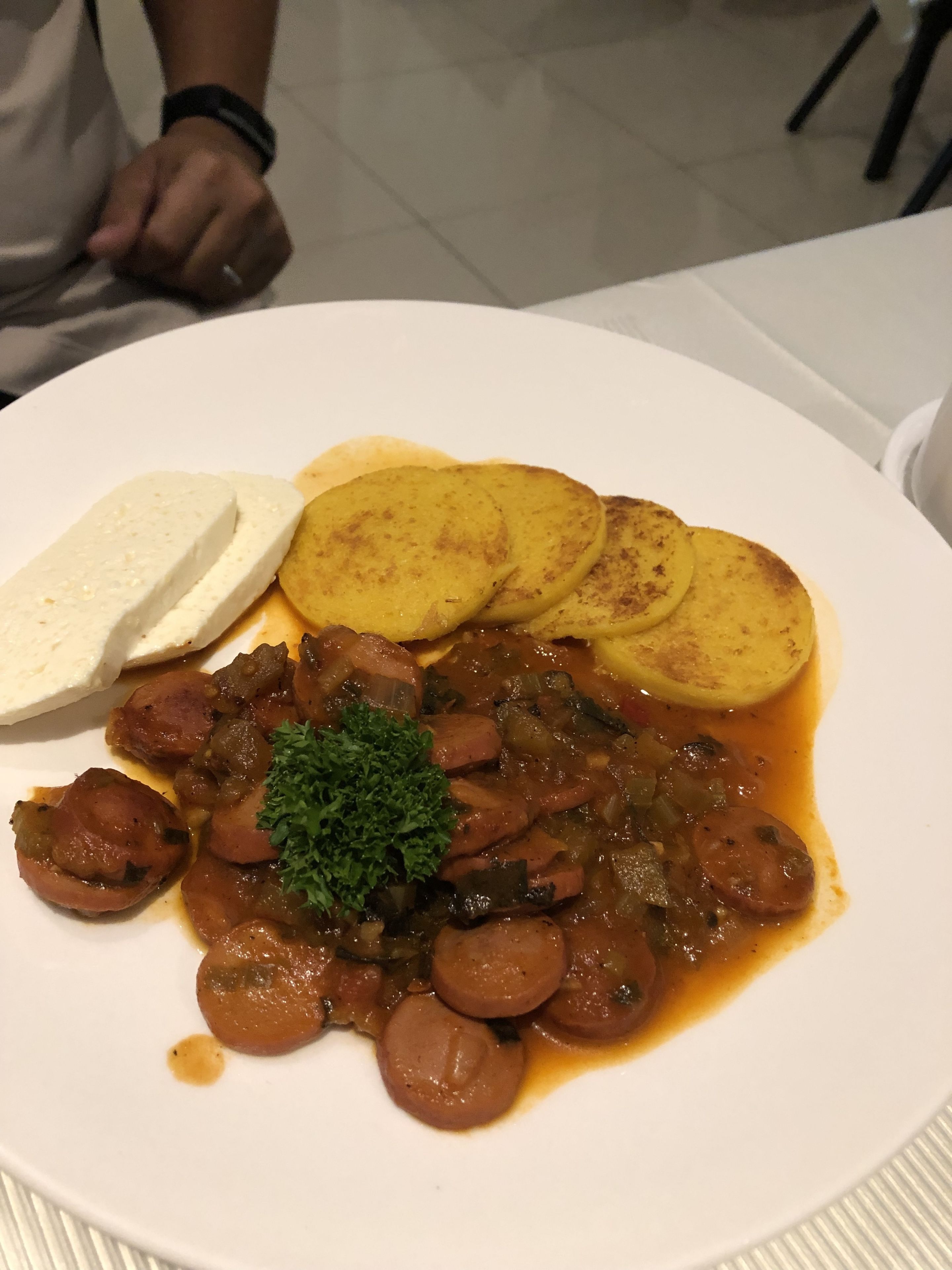 daily cooked-to-order breakfast (usd 7 per person)