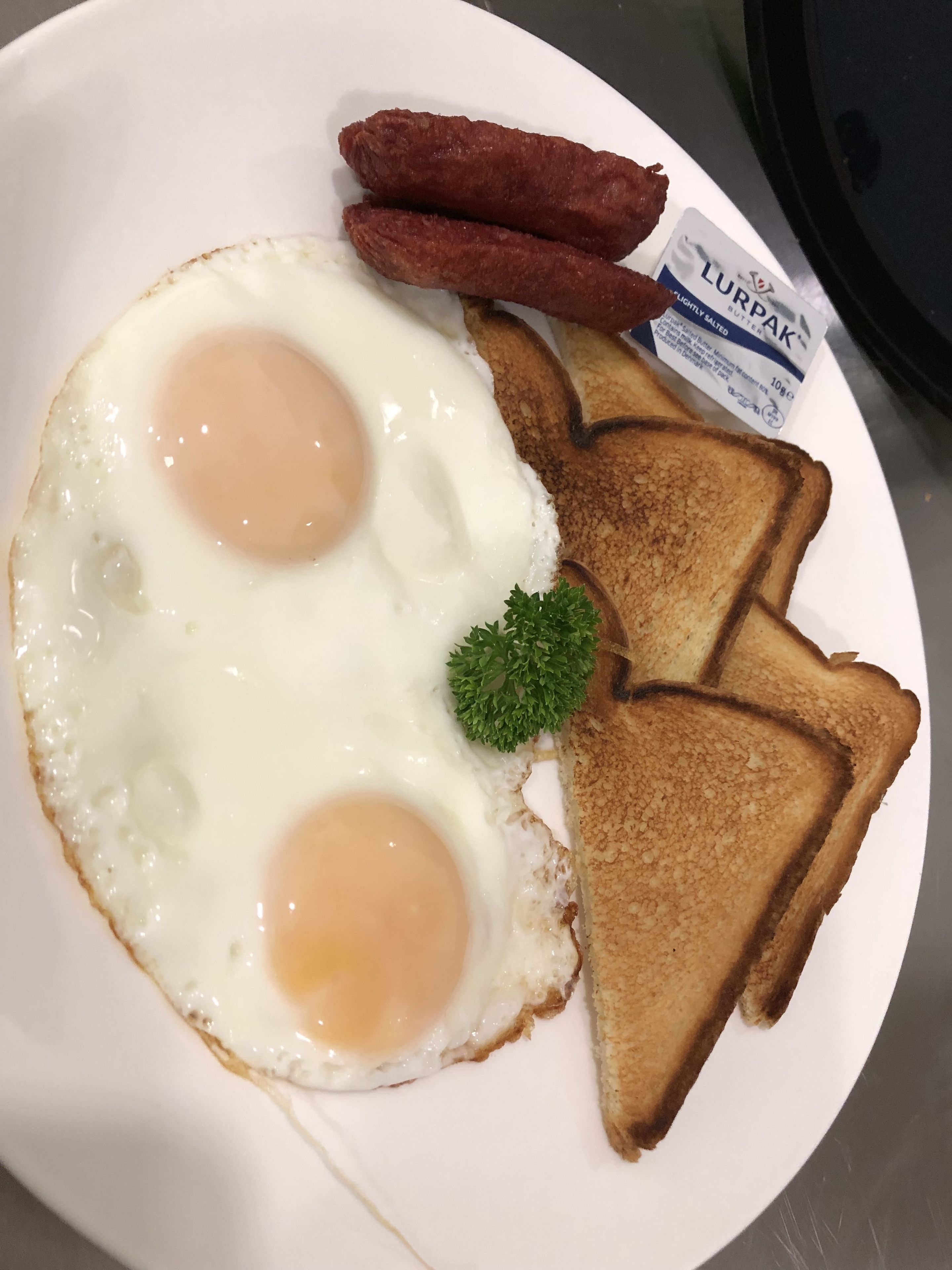 daily cooked-to-order breakfast (usd 7 per person)
